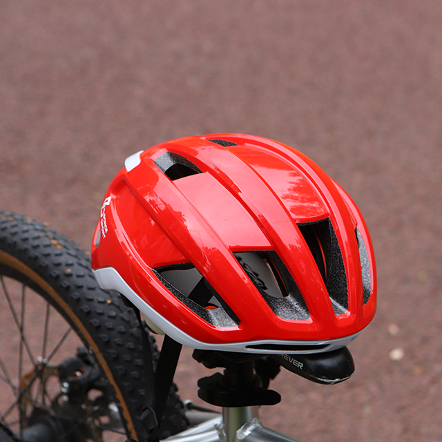 轻型自行车头盔