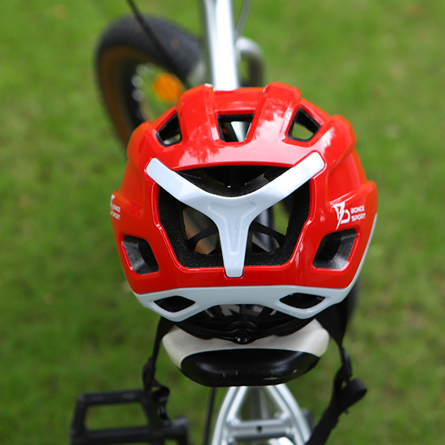 轻型自行车头盔