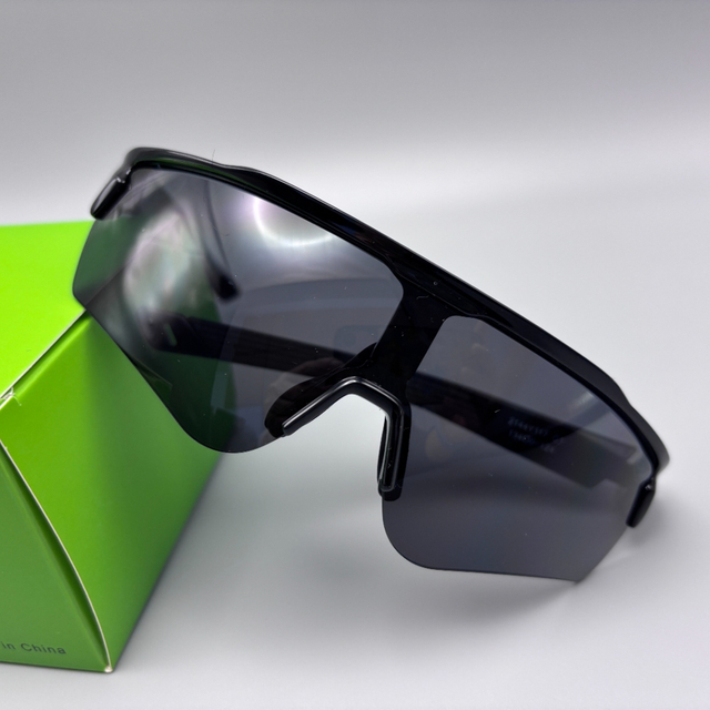 保护眼睛的运动眼镜